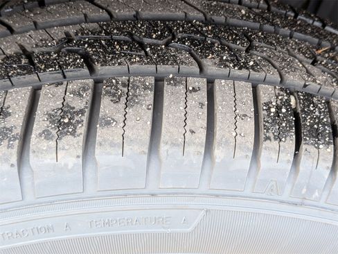 Used 2023 Nissan Rogue SV image 11