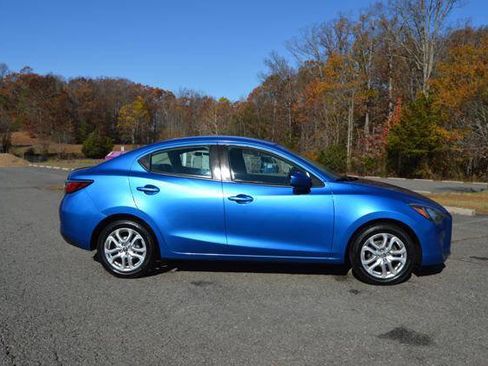 Used 2017 Toyota Yaris iA image 4