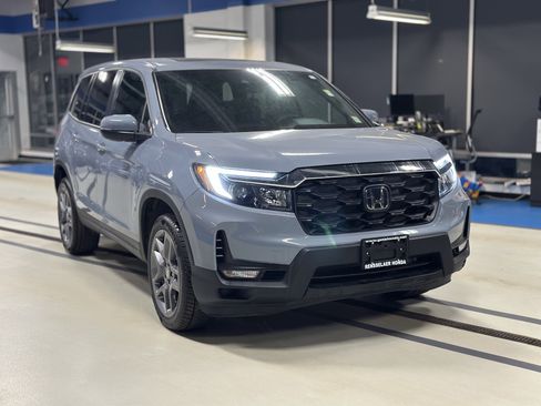 Used 2023 Honda Passport EX-L image 3