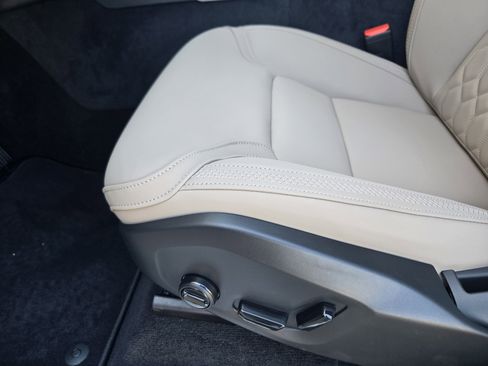 New 2026 Volvo XC90 B6 Plus w/ Protection Package Premier image 25