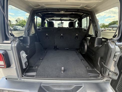 Used 2019 Jeep Wrangler Unlimited Sahara AWD/4WD image 27