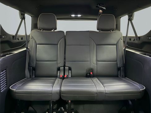 Used 2023 Chevrolet Suburban Premier image 15