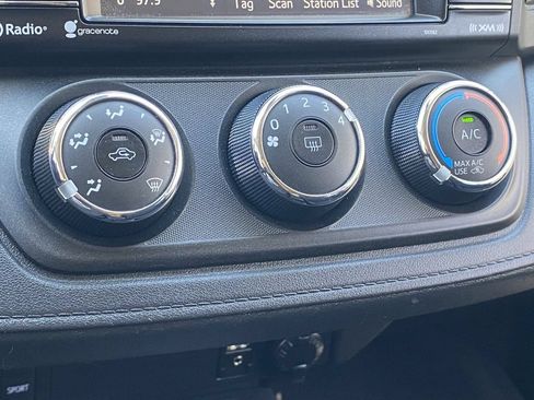 Used 2017 Toyota RAV4 LE w/ Carpet Mat Package AWD/4WD image 26