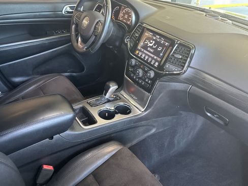 Used 2020 Jeep Grand Cherokee Laredo w/ Laredo X Package RWD image 17