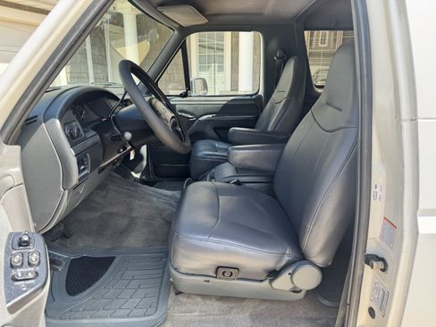 Used 1993 Ford Bronco XLT AWD/4WD image 14