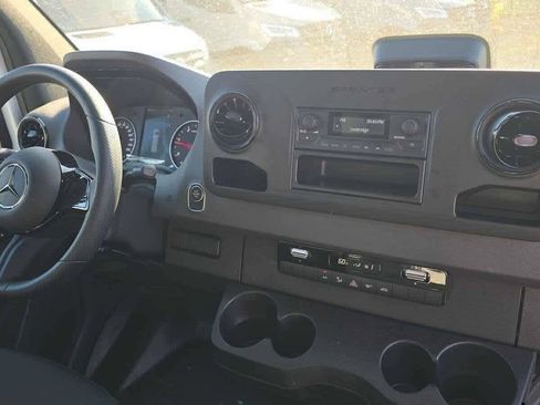 Used 2025 Mercedes-Benz Sprinter 2500 image 11