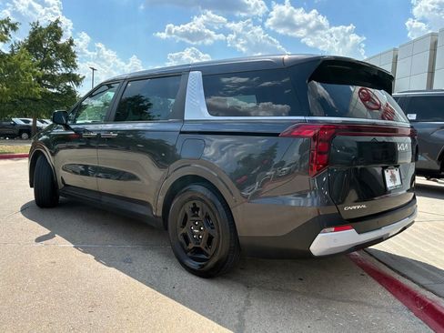 Used 2026 Kia Carnival FWD image 8