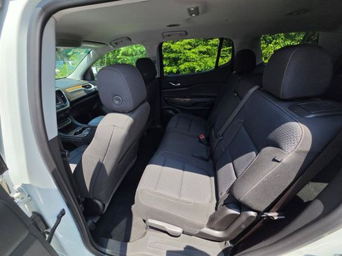Used 2021 GMC Acadia SLE w/ Driver Convenience Package FWD image 8