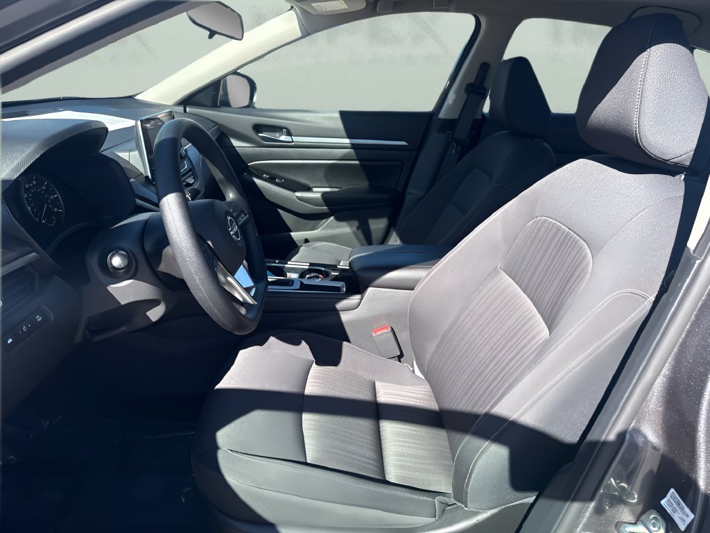 Used 2023 Nissan Altima 2.5 SV FWD image 9