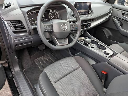 Certified 2026 Nissan Rogue SV AWD/4WD image 9