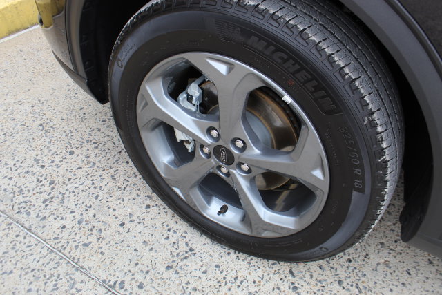 Used 2025 Ford Escape ST-Line AWD/4WD image 3