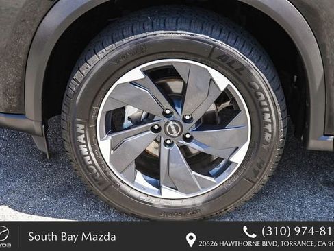 Used 2025 Nissan Rogue SV FWD image 11