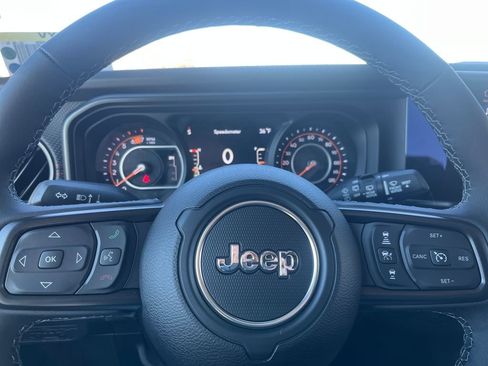 New 2026 Jeep Wrangler Unlimited Rubicon w/ Xtreme 35 Tire Package image 16