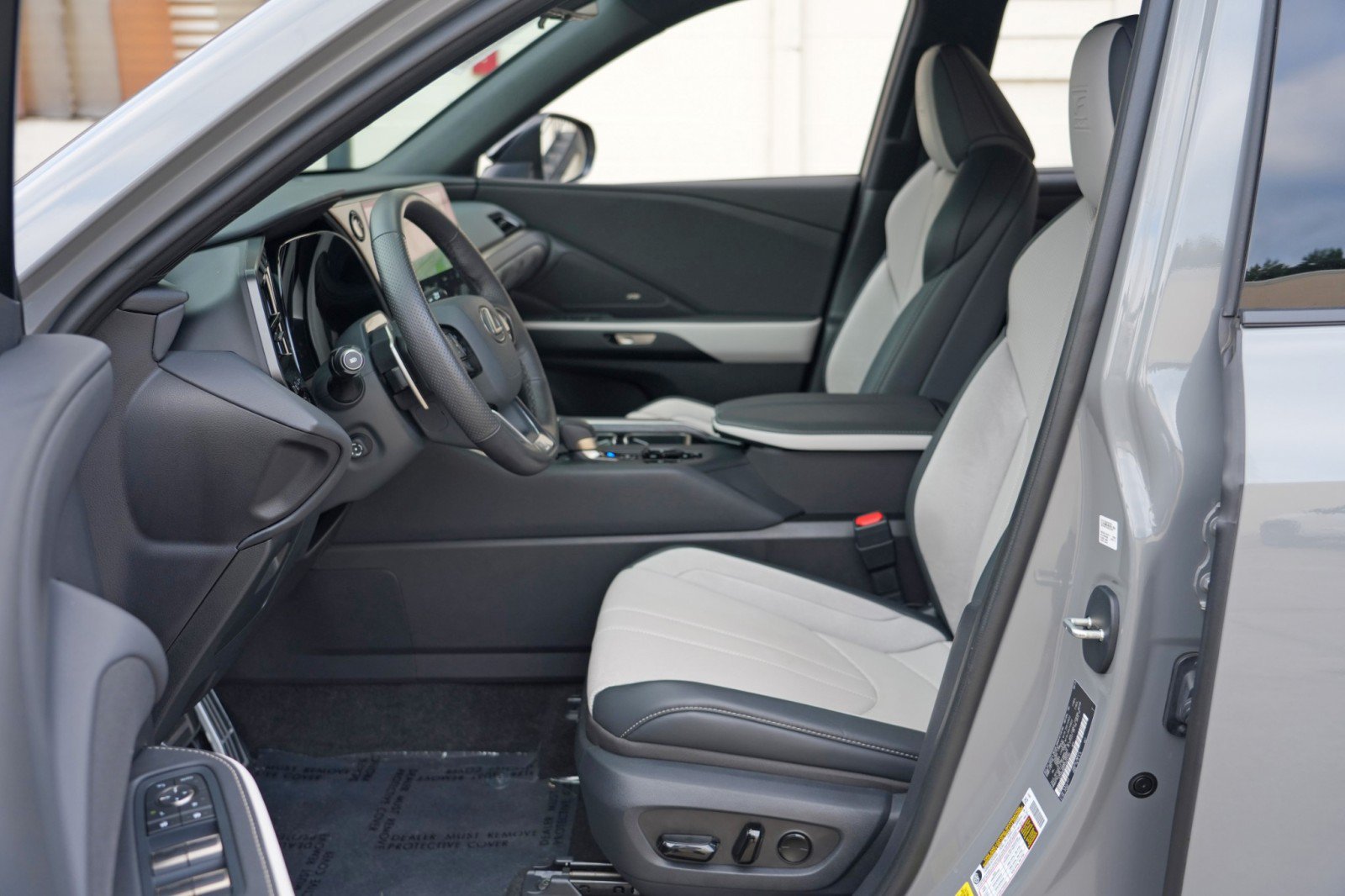 Used 2025 Lexus TX 500h AWD image 17