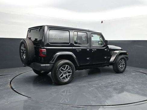 Used 2025 Jeep Wrangler Sahara image 8