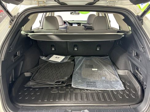Used 2025 Subaru Outback Premium w/ Popular Package #1A image 28