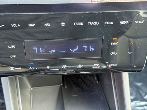 Used 2023 Hyundai Santa Cruz Limited image 19