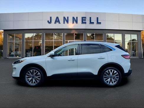 Used 2022 Ford Escape Titanium image 8