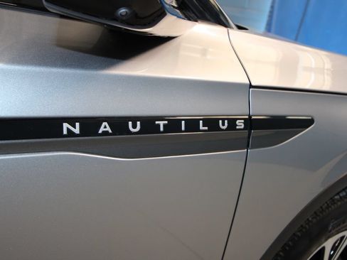 Used 2024 Lincoln Nautilus Premier w/ Equipment Group 102A AWD/4WD image 43