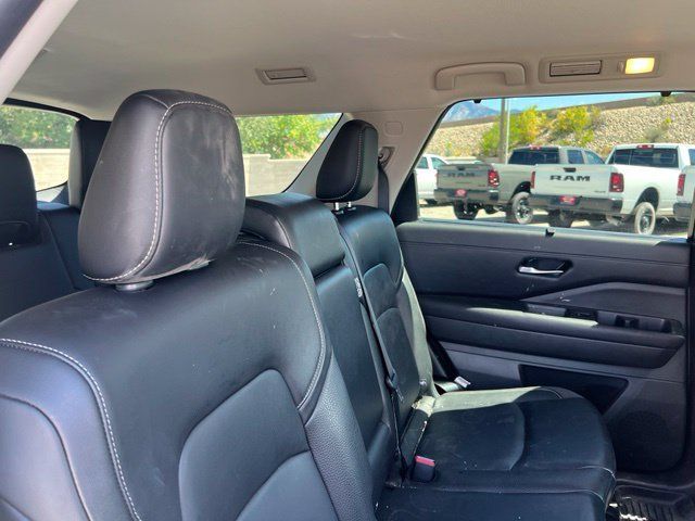 Used 2024 Nissan Pathfinder SL AWD/4WD image 20