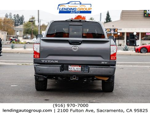 Used 2021 Nissan Titan SV w/ SV Convenience Package image 3