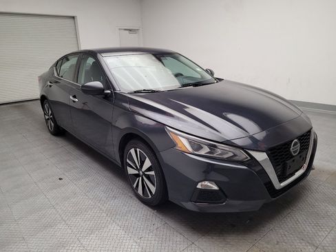 Used 2022 Nissan Altima 2.5 SV FWD image 13