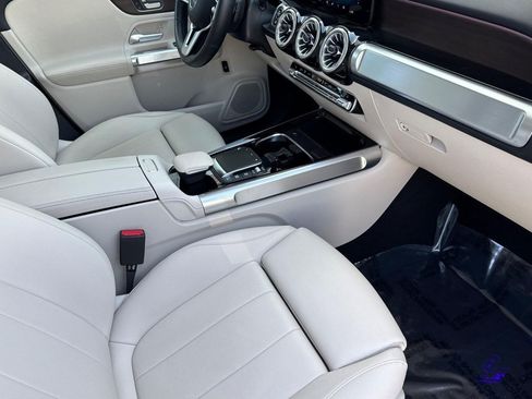 Used 2023 Mercedes-Benz GLB 250 4MATIC image 26