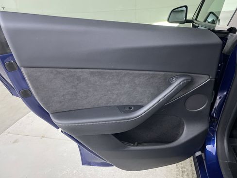 Used 2023 Tesla Model Y Performance image 18