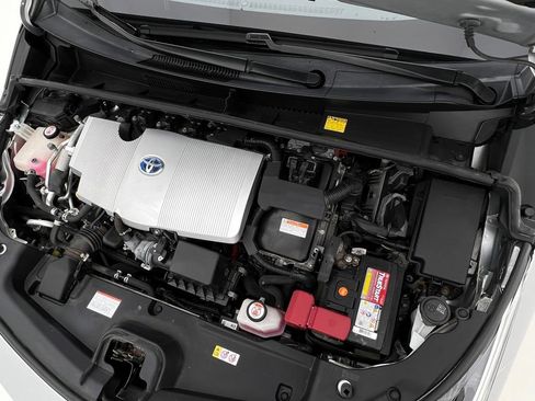 Used 2017 Toyota Prius Prime Premium image 30