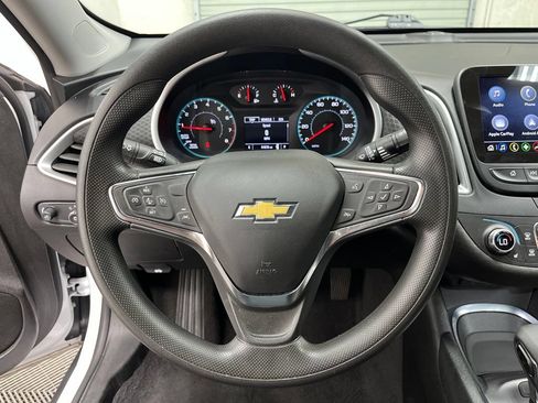 Used 2025 Chevrolet Malibu LT FWD image 17