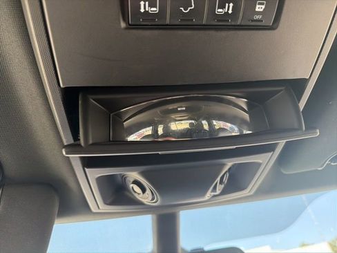 Used 2019 Dodge Grand Caravan SXT FWD image 27