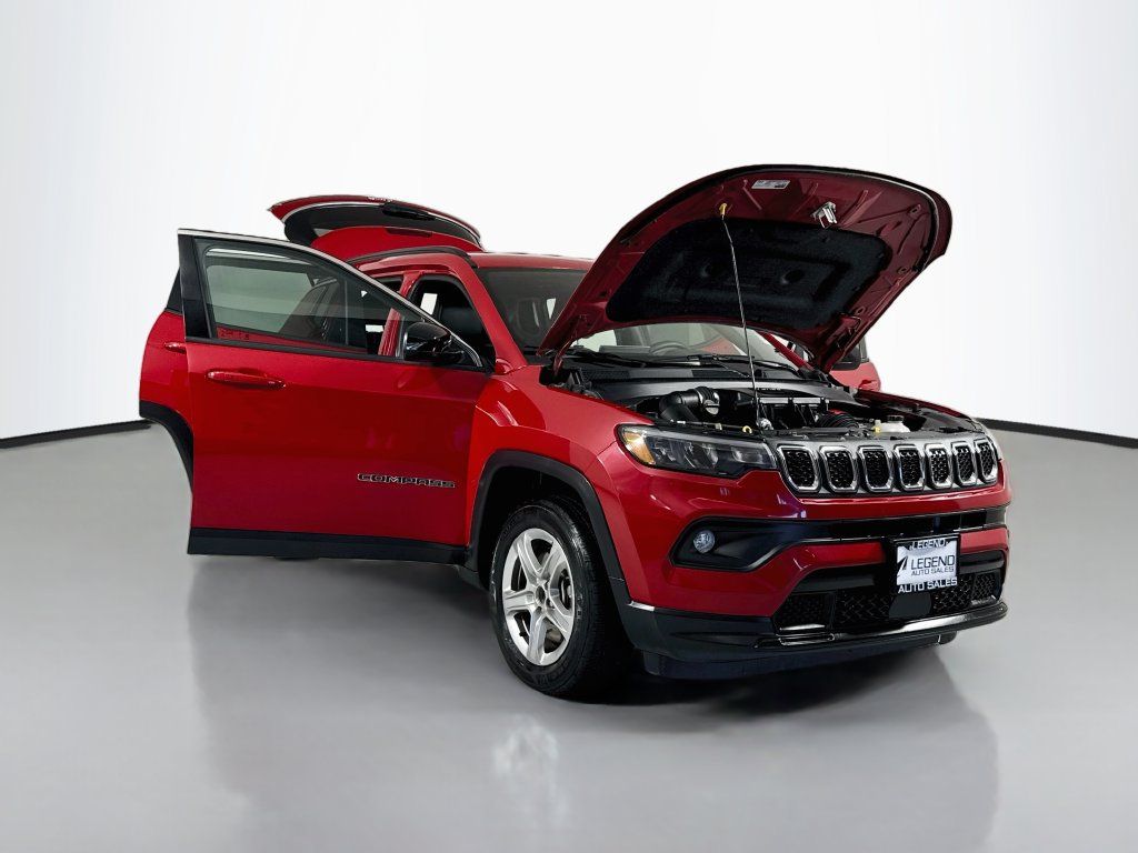 Used 2024 Jeep Compass Latitude AWD/4WD image 17