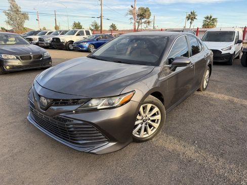 Used 2020 Toyota Camry LE image 1