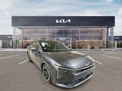 Used 2025 Kia K4 EX image 2