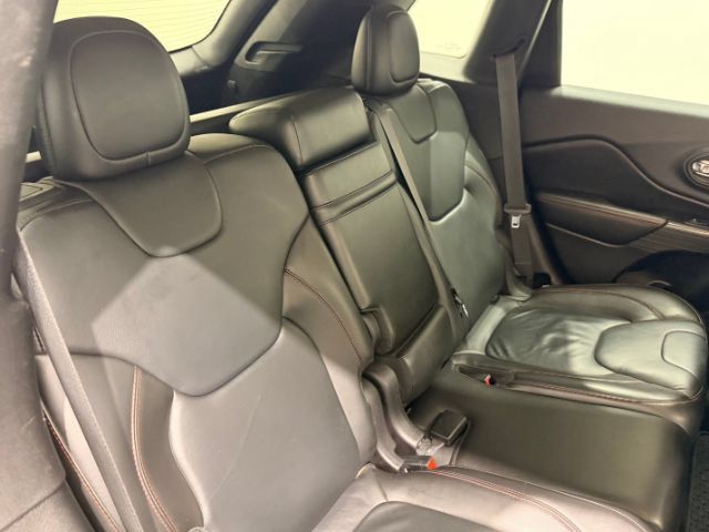 Used 2015 Jeep Cherokee Trailhawk w/ Comfort/Convenience Group AWD/4WD image 13
