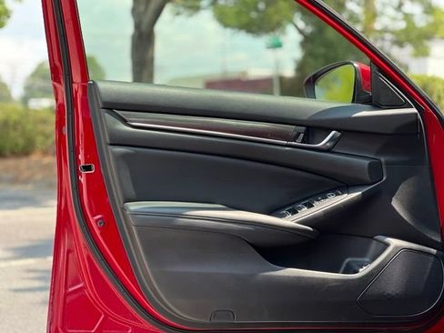 Used 2019 Honda Accord Sport image 10