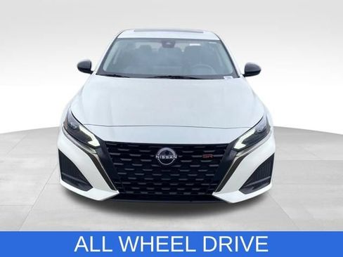 Used 2023 Nissan Altima 2.5 SR AWD/4WD image 2