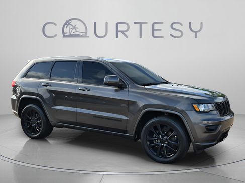 Used 2019 Jeep Grand Cherokee Altitude RWD image 9