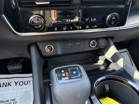 Used 2021 Nissan Rogue SV FWD image 25