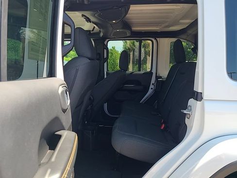 Used 2025 Jeep Wrangler Unlimited Sahara AWD/4WD image 23