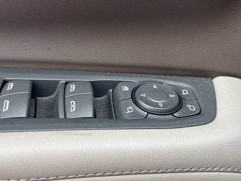 Used 2025 Chevrolet Suburban LT w/ Comfort Package RWD image 16