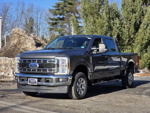 Used 2024 Ford F250 XLT image 5