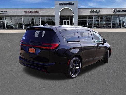 New 2026 Chrysler Pacifica Limited w/ S Appearance Package FWD image 4