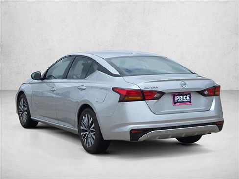 Used 2025 Nissan Altima 2.5 SV FWD image 7