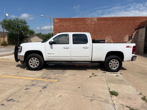 Used 2013 GMC Sierra 2500 SLT w/ Entertainment Package image 2