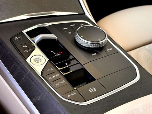 Certified 2024 BMW 330i 330i w/ Convenience Package image 16