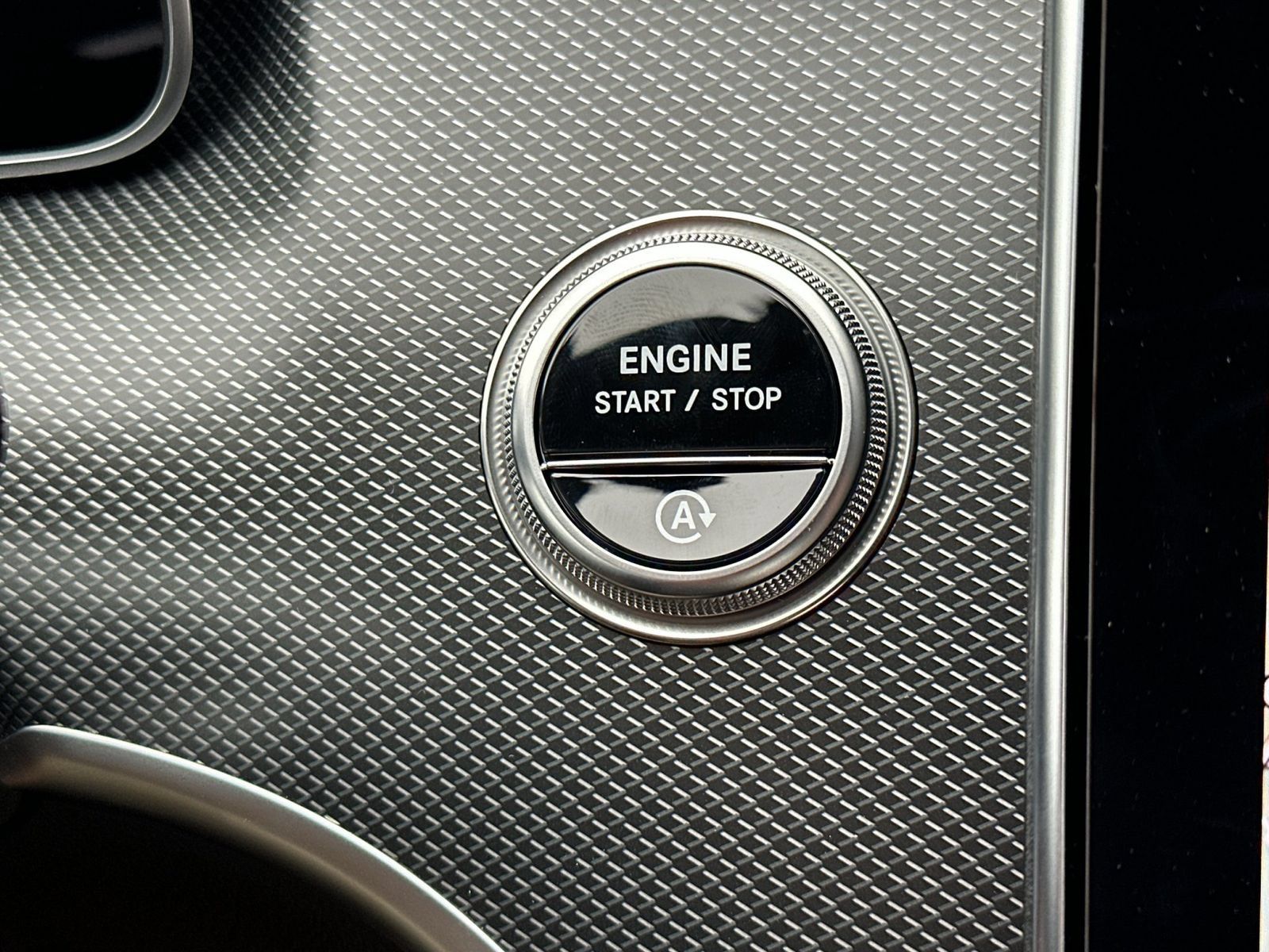 Used 2025 Mercedes-Benz C 300 4MATIC Sedan image 25