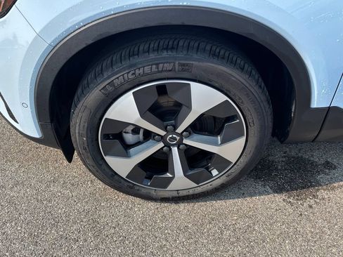 Certified 2026 Volvo XC40 B5 Plus w/ Climate Package AWD/4WD image 31