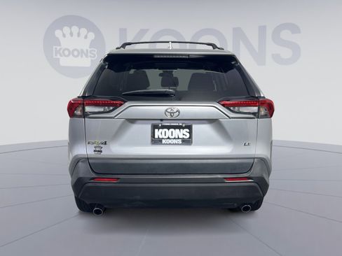 Used 2021 Toyota RAV4 LE image 5