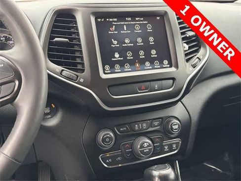 Used 2022 Jeep Cherokee Trailhawk image 3